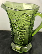 Grape &amp; Vine design Anchor Hocking Green Pitcher 6-1/2&quot; Sandwich Glass - £22.75 GBP