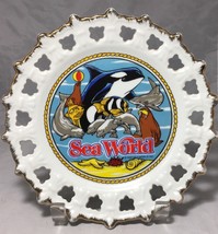 Sea World Vintage 1982 souvenir porcelain 8&quot; plate Gold rim made in Korea - £5.64 GBP