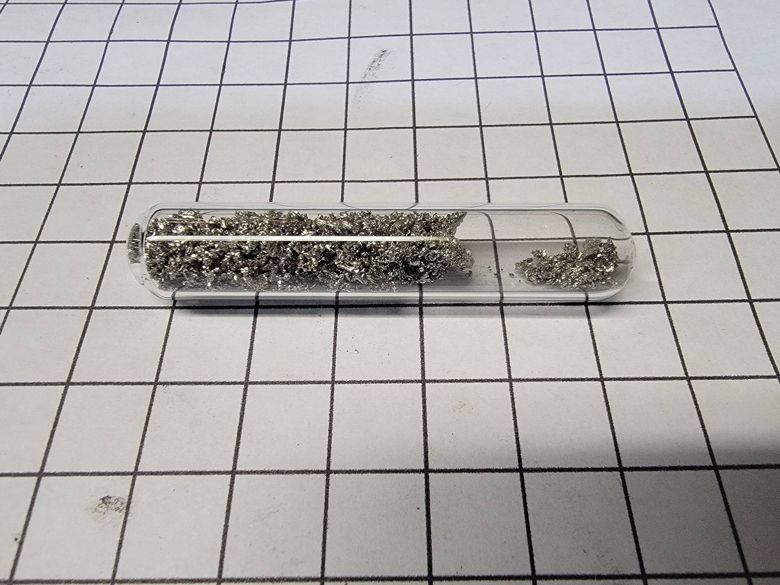 Erbium Metall 99,95% - 1.5g Seltenerdmetall in Ampulle unter Argon