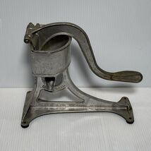 Universal Hand Press Fruit Citrus Juicer Cast Aluminum #89942 Vintage 19... - $24.98