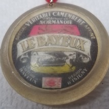 Le Bayeux Camembert Cheese Advert Keychain Normandie France 1960s Plastic - £9.62 GBP