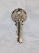 Vintage The Yale And Town Yale Key 4B053 2&quot; - £9.45 GBP