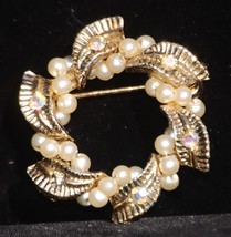 Pinwheel Brooch Pin Aurora Borealis Rhinestones Faux Pearls Jewelry Vintage - £10.30 GBP