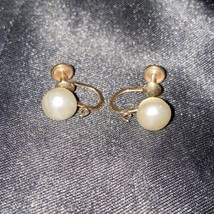 Vintage 10K Gold Pearl Screw Back Earrings - £468.04 GBP