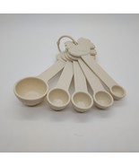 Vintage Rooster Accented Fluted Bowl Hard Plastic Set of 5 Measuring Spoons - $329.93 MXN
