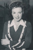 Judy Garland As Carhop 4X6 Celebrity Photograph Reprint - £6.26 GBP
