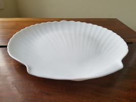 White Milk Glass Seafood Seashell Clam 12 1/2&quot; Platter - £15.78 GBP