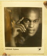 Jubilant Sykes Press Kit Photo - $492.62 MXN