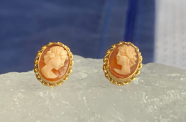 Vtg 14K Yellow Gold Cameo Earrings 1.26g Fine Jewelry Oval Push Back Studs - £78.91 GBP