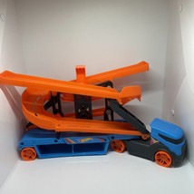 Mattel Hot Wheels City Lift and Launch Hauler Vehicle Semi Track 2019 GNM62 - $225.17 MXN