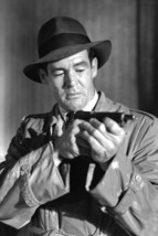 Robert Ryan in Act of Violence Checking Gun Trench Coat 24x18 Poster - £19.36 GBP