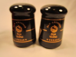 Vintage PORCELAIN Salt &amp; Pepper Shakers SEA WORLD San Antonio Texas [A5h] - $8.64
