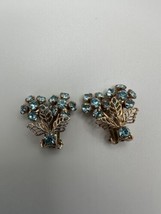 Vintage Gold Flower Blue Rhinestone Clip Earrings 2.6cm - $11.88