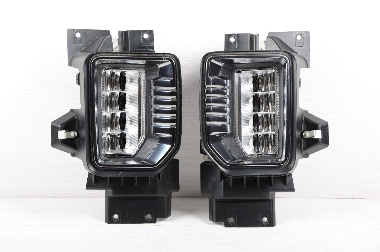 2020-2023 GMC Sierra 1500 2500 3500 Fog Lights w/Dark Chrome Bezel Left ... - $431.89