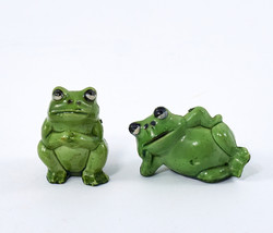 2 Miniature Frog Figurines Plastic Hong Kong Vintage - £7.98 GBP