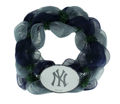 MLB New York Yankees Logo Mesh Holiday Door Wreath - £18.18 GBP