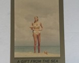 James Bond 007 Trading Card 1993  #10 Gift From The Sea - $1.97