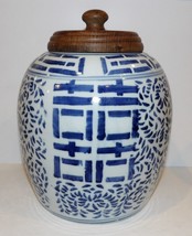 Vintage Signed Double Happiness Chinese Blue &amp; White Ginger Jar With Wood Lid ~1 - £102.75 GBP