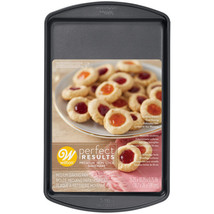 Wilton Perfect Results Premium Non-Stick Bakeware Cookie Sheet, 15 x 10-Inch - £32.44 GBP
