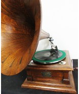 Victor V Phonograph with Original Oak Spear Tip Horn circa 1905 Fully Re... - £3,862.38 GBP