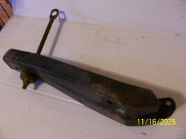 1990 1992 BROUGHAM LEFT FRONT BUMPER EXTENSION SUPPORT MOUNT BRACKET ROD... - $1,599.23 MXN
