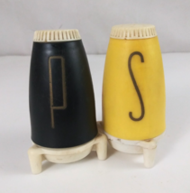 Vintage 1950s Eames Atomic Space Age Rocket Ship Salt &amp; Pepper Shakers - $291.13 MXN