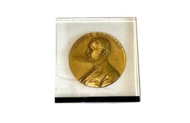 Vintage 25 Yr Employee Service Award Eastman Kodak Bronze Medal 1976 Recognition image 2