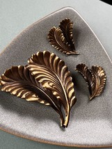 Vintage Demi Jeri-Lou Signed Lot of Antique Bronze Double Leaf Scarf Clip &amp; Post - £10.46 GBP