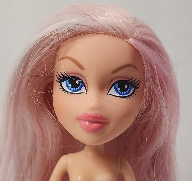 Primary image for 2015 MGA Bratz Selfie Snap Cloe Doll - Nude #536901