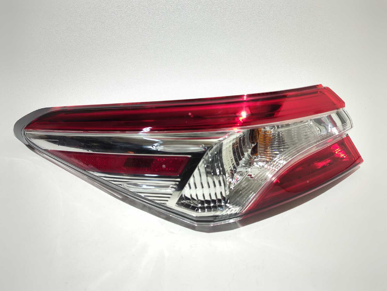 Primary image for New OEM Genuine Toyota Tail Light Lamp 2018-2023 Camry L LE base 81560-06720