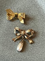 Vintage Dainty Goldtone Ribbon Bow w White Faux Pearl Dangle &amp; Brighter ... - £10.42 GBP