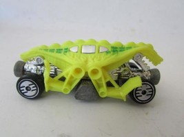 Vintage Diecast Mattel Hot Wheels 1983 Yellow Alligato Lizard Funny Race Car H2B - $3.62