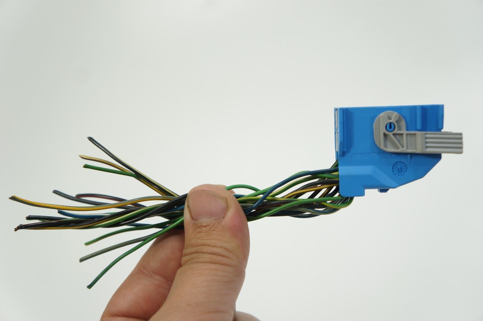 12-14 mercedes c250 c300 REAR sam fuse box relay module BLUE plug connector - $25.00