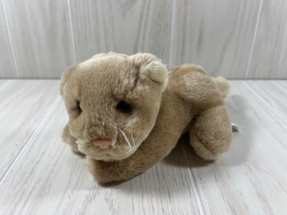 Wildlife Artists Inc Conservation Critters plush lion lioness 6" beanbag 2004 - $9.89