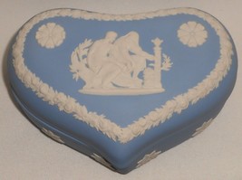 Wedgwood BLUE &amp; WHITE Heart Shaped JASPERWARE Trinket Box - $451.87 MXN