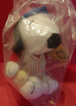 Metlife P EAN Uts Snoopy Baseball Player 5&quot; Plush With Ball Glove Nip - £4.74 GBP
