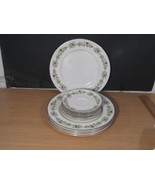 12 Mid Century Royal Doulton &quot;Vanity Fair&quot; 6 Dinner Plates and 6 Saucers - $121.86 CAD