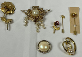 Vintage Gold Toned Pins &amp; Brooches - Lot of 7 (Flowers &amp; Faux Pearls) - £18.97 GBP