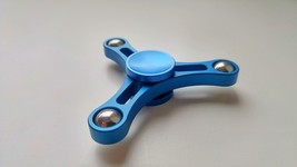 Unique Brass Slim Tri-Fidget Spinner Free Shipping from US - £4.73 GBP+