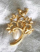 Elegant Vintage Gold-tone Faux Pearl Partridge in a Pear Tree Christmas Pin - £10.18 GBP