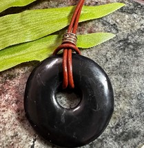 Shungite Unisex Donut Pendant Necklace Pi Stone 45mm Brown Leather Cord - £33.66 GBP