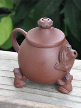 Chinese Teapot ~ Yixing Zisha Miniature 4&quot; Terracotta Frog Lizard Rattling Ball - £31.96 GBP