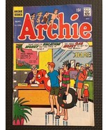 ARCHIE Comics #194 BETTY ON THE BEACH Swimsuits Bikini JUGHEAD 1969 - £5.99 GBP