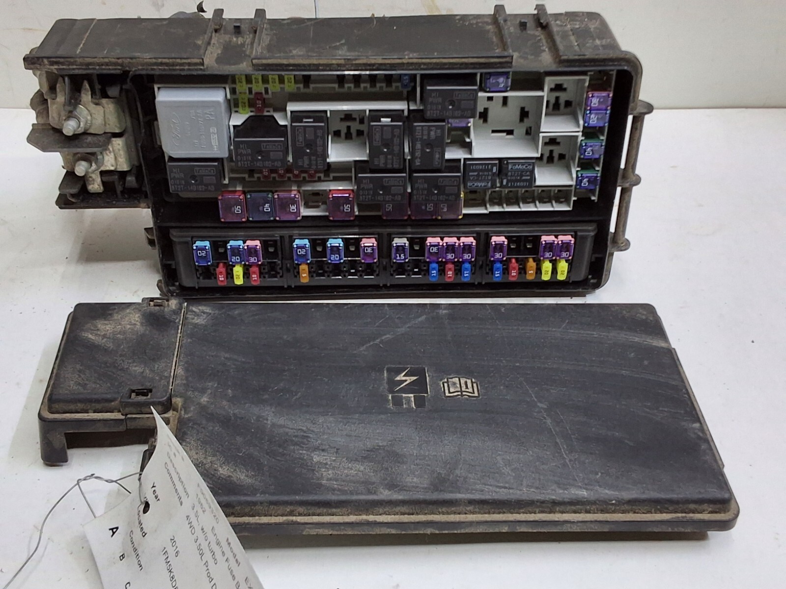 16 Ford explorer 3.5 L non-turbo engine fuse box assembly FU5T-13B224-AD - $84.14