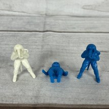 Lot of 3 Vintage Plastic Astronaut Space Toy Soldiers Blue White 2&quot; Tall - £7.06 GBP