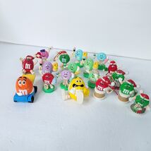 Lot Of 18 M&amp;M Toys Toppers Ornaments Christmas Easter Mini  Figures - €25,67 EUR
