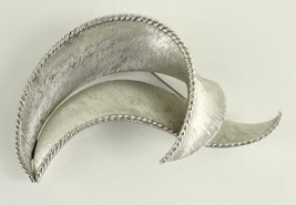 Vintage Costume Jewelry Brooch Pin TRIFARI Brushed Leaf Swirl Silver Tone 2-5/8&quot; - £10.98 GBP