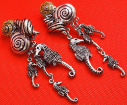 Vintage Princess Amanda Collection Seahorse Earrings Dangling Sea Shell Silver - £38.33 GBP