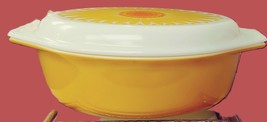 Pyrex Daisy 2 1/2 quart casserole with lid image 2