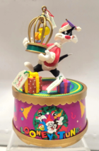 Looney Tune Sylvester &amp; Tweety-All I Want For Christmas Music Box 1996 - $313.52 MXN